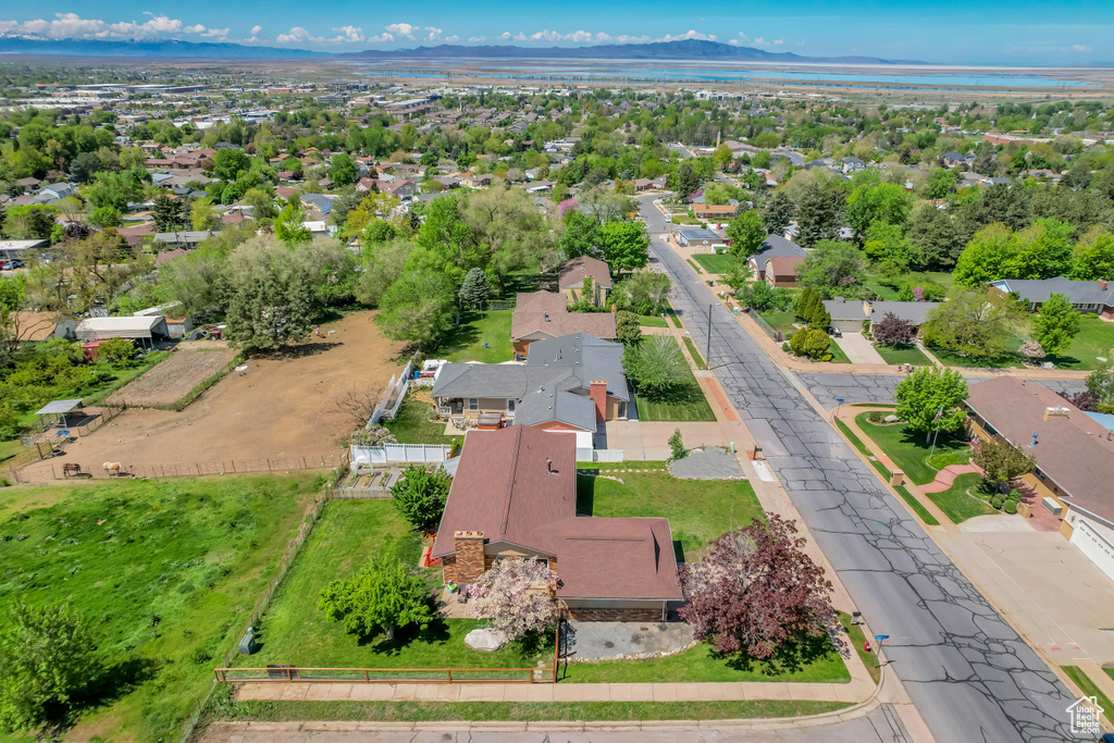 Bird's eye view featuring a mountain view and a residential view