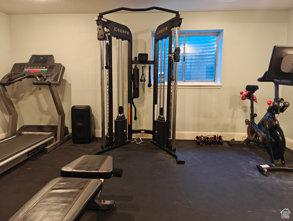Workout room featuring baseboards