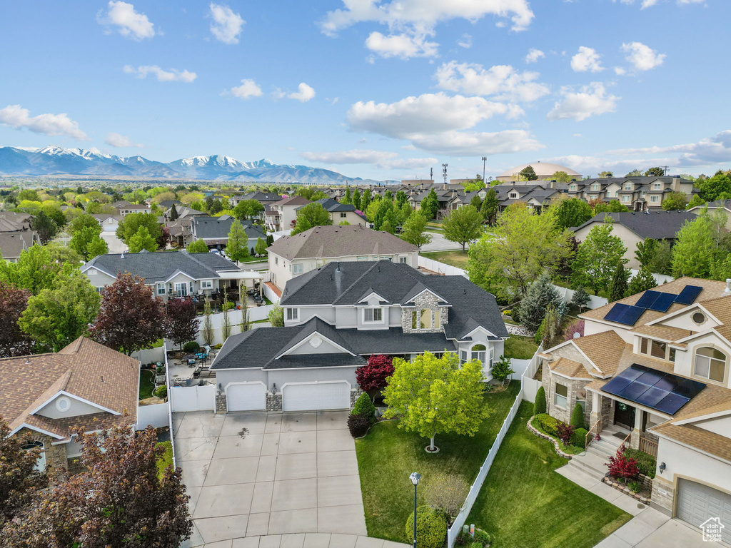 Bird\'s eye view with a residential view and a mountain view