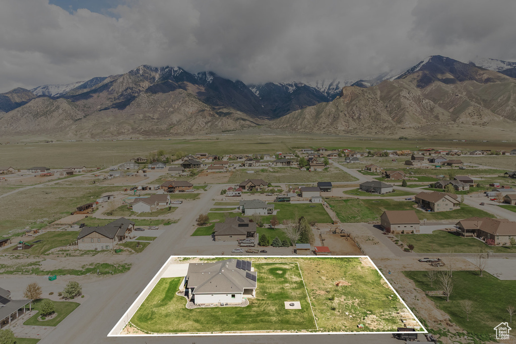 Aerial view featuring a residential view and a mountain view