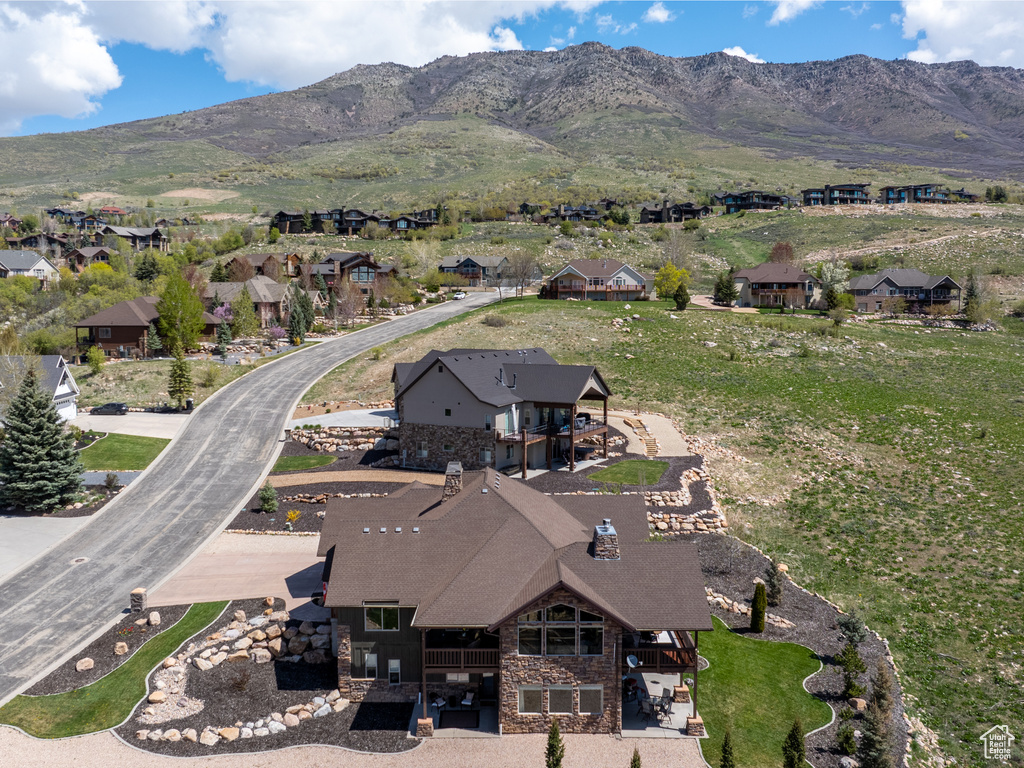 Aerial view with a mountain view