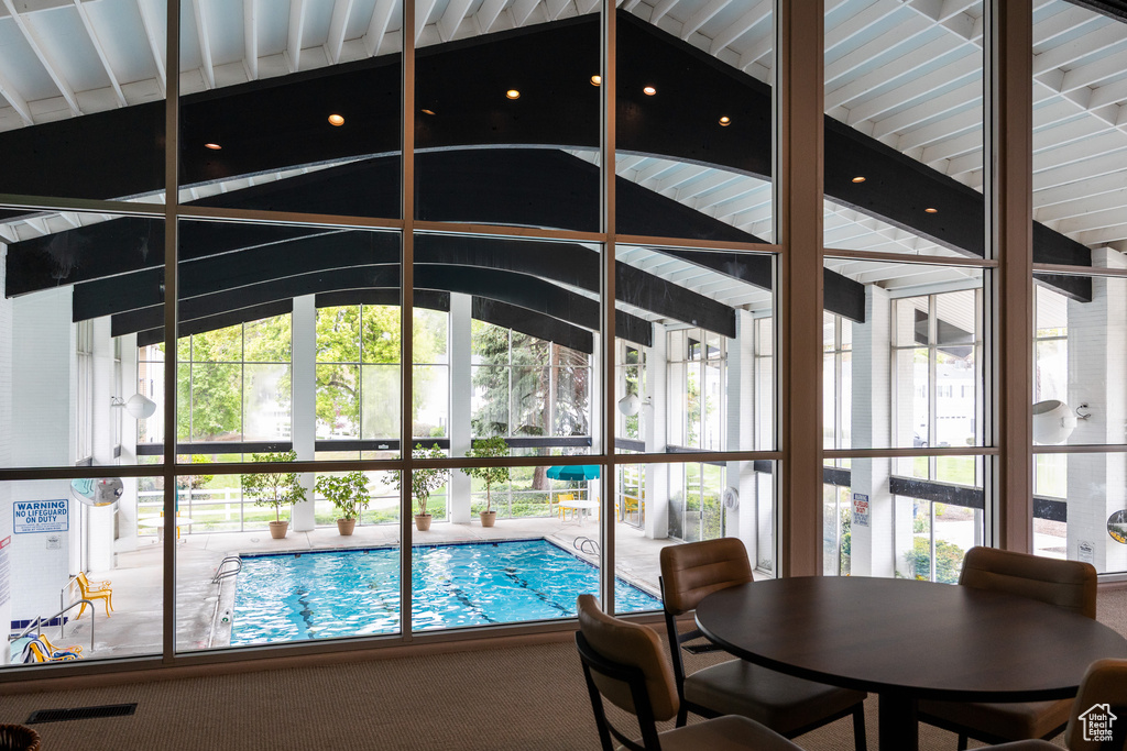 View of sunroom / solarium