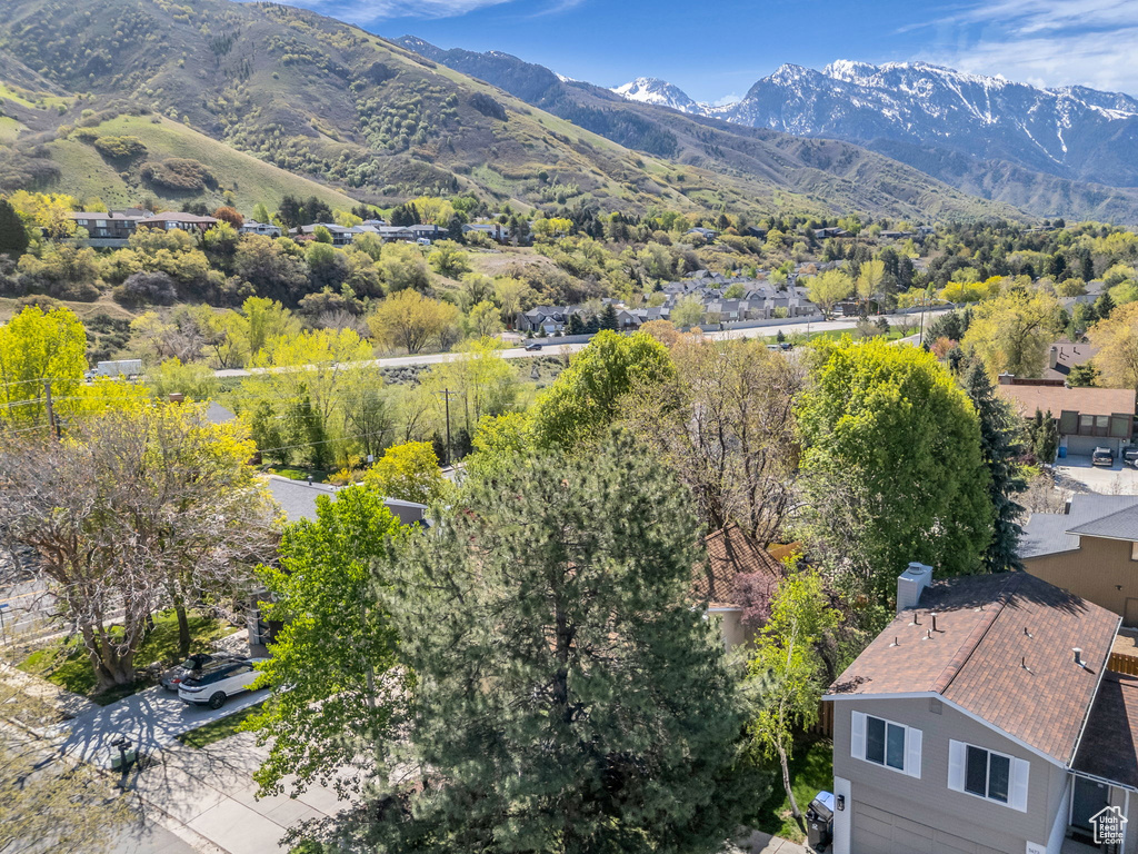 Drone / aerial view featuring a mountain view