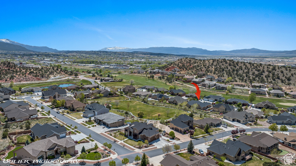 Birds eye view of property featuring a residential view and a mountain view