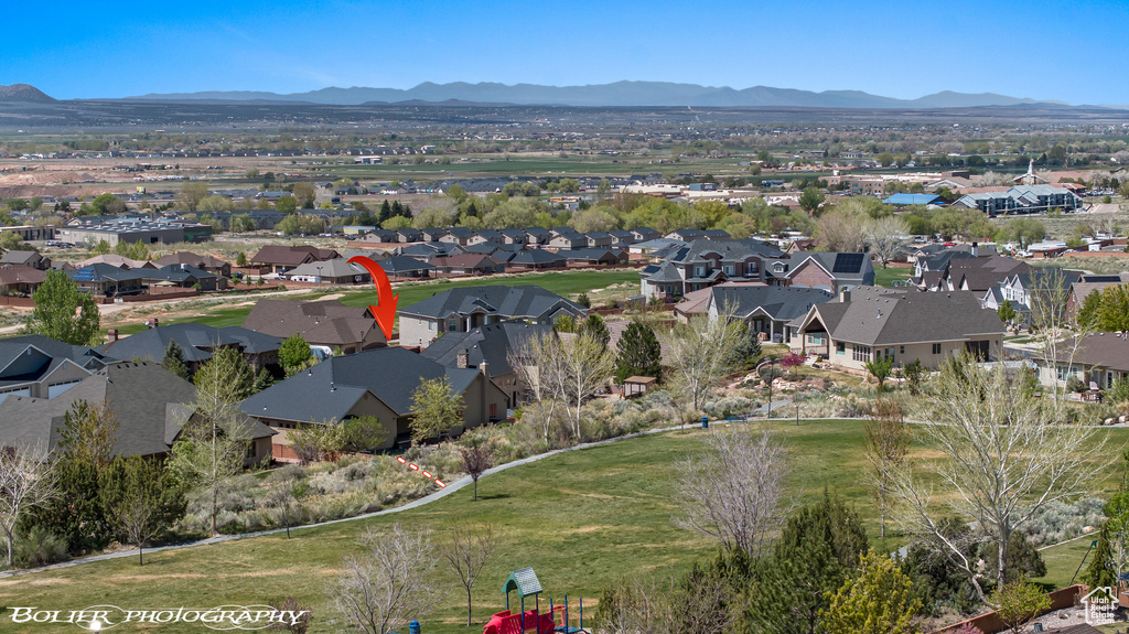 Bird\\\\\\\\\\\\\\\'s eye view with a residential view and a mountain view