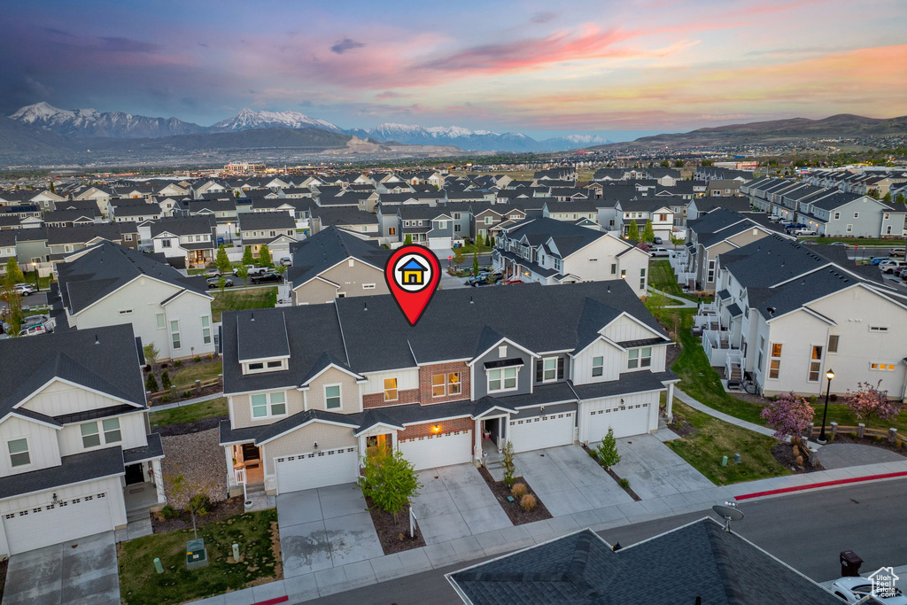 Bird's eye view featuring a residential view and a mountain view
