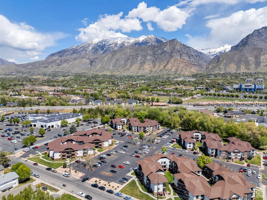Bird's eye view with a mountain view