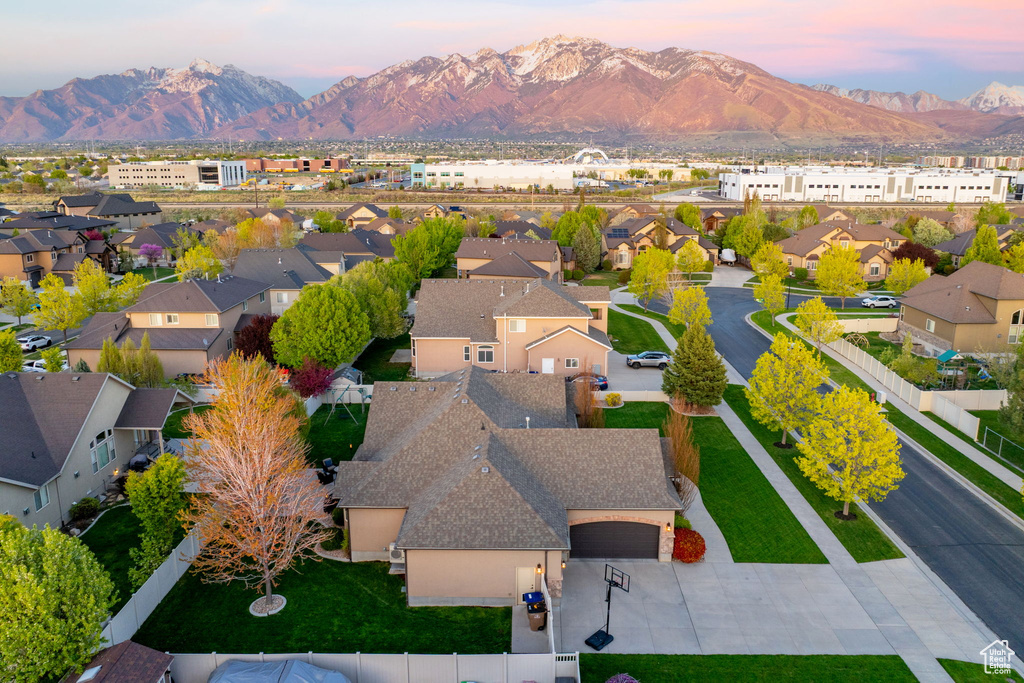 Bird's eye view with a residential view and a mountain view