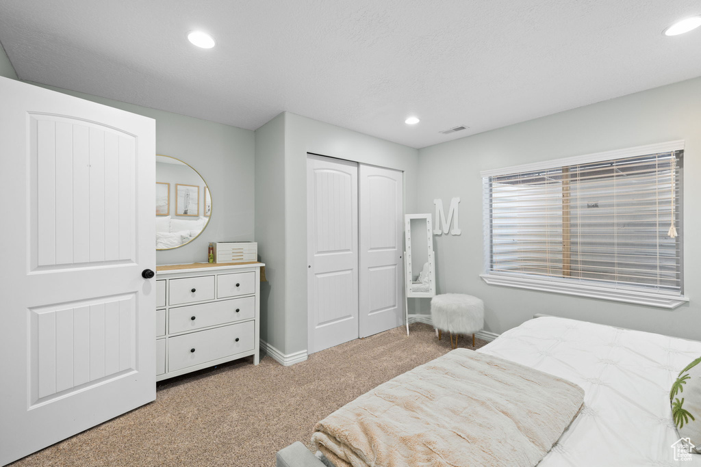 Bedroom featuring baseboards, visible vents, carpet floors, and recessed lighting