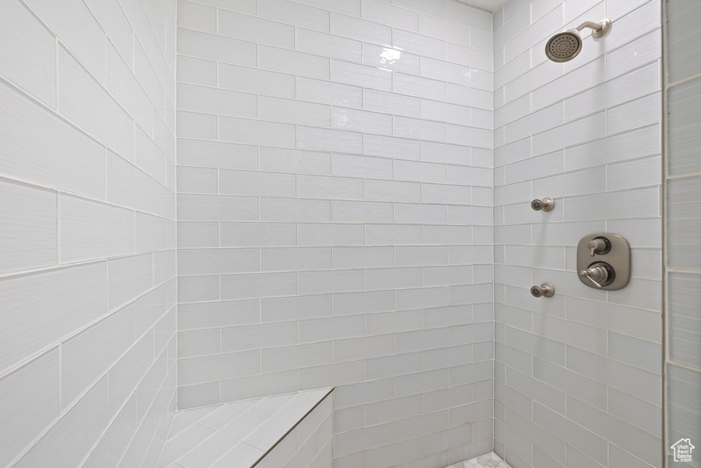 Bathroom featuring a tile shower