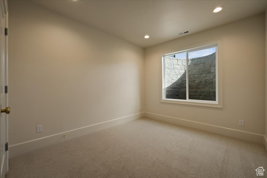 Empty room featuring baseboards, carpet flooring, recessed lighting, and visible vents