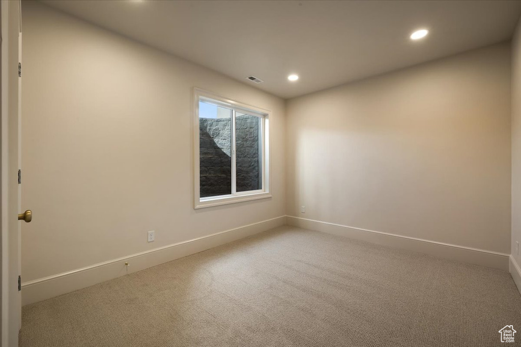 Spare room featuring carpet floors, baseboards, recessed lighting, and visible vents