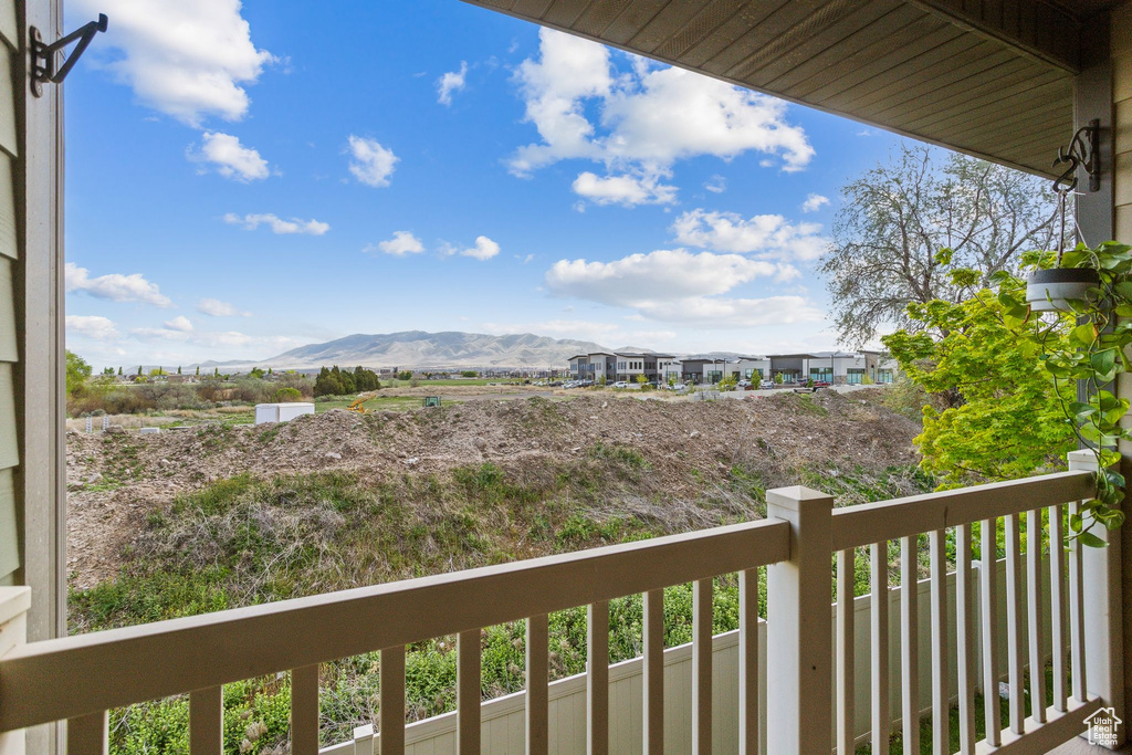 Balcony featuring a mountain view