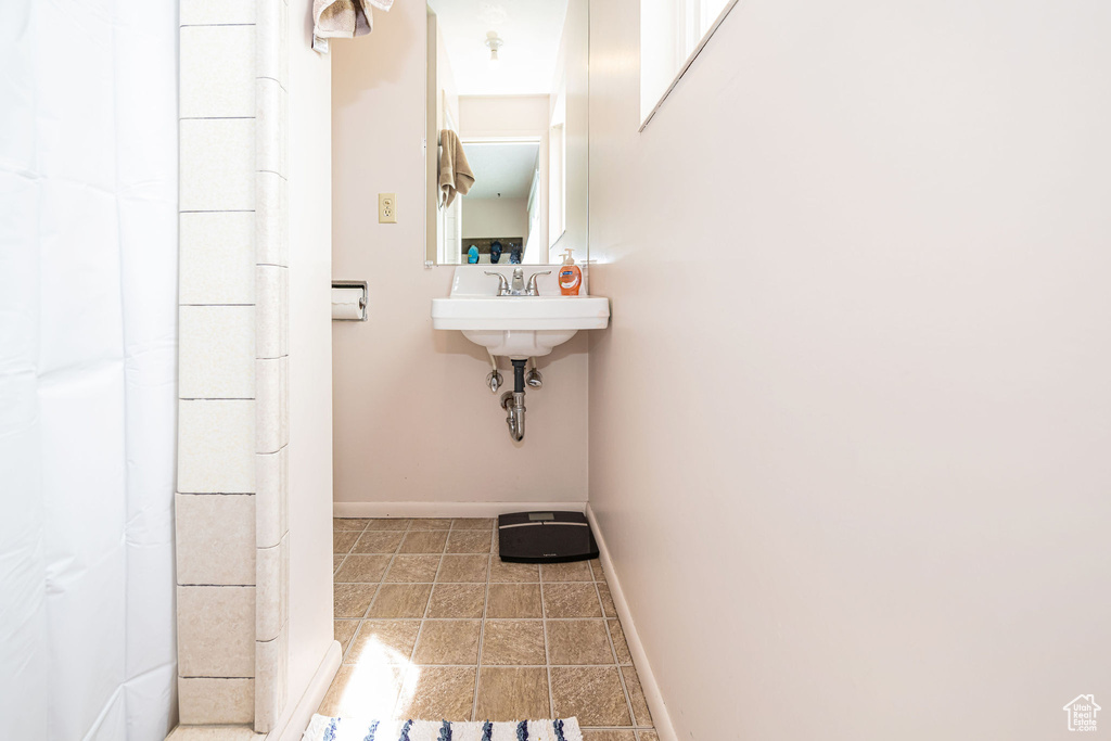 Bathroom featuring baseboards