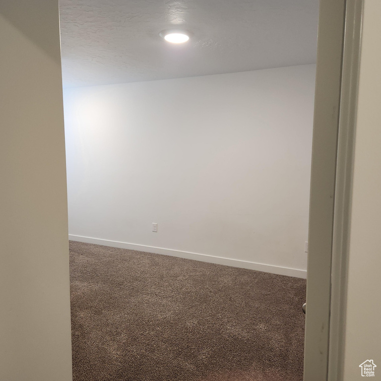 Carpeted spare room with recessed lighting and baseboards