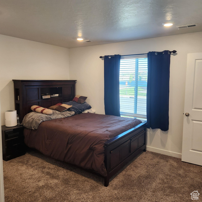 Bedroom featuring baseboards, carpet, recessed lighting, and visible vents