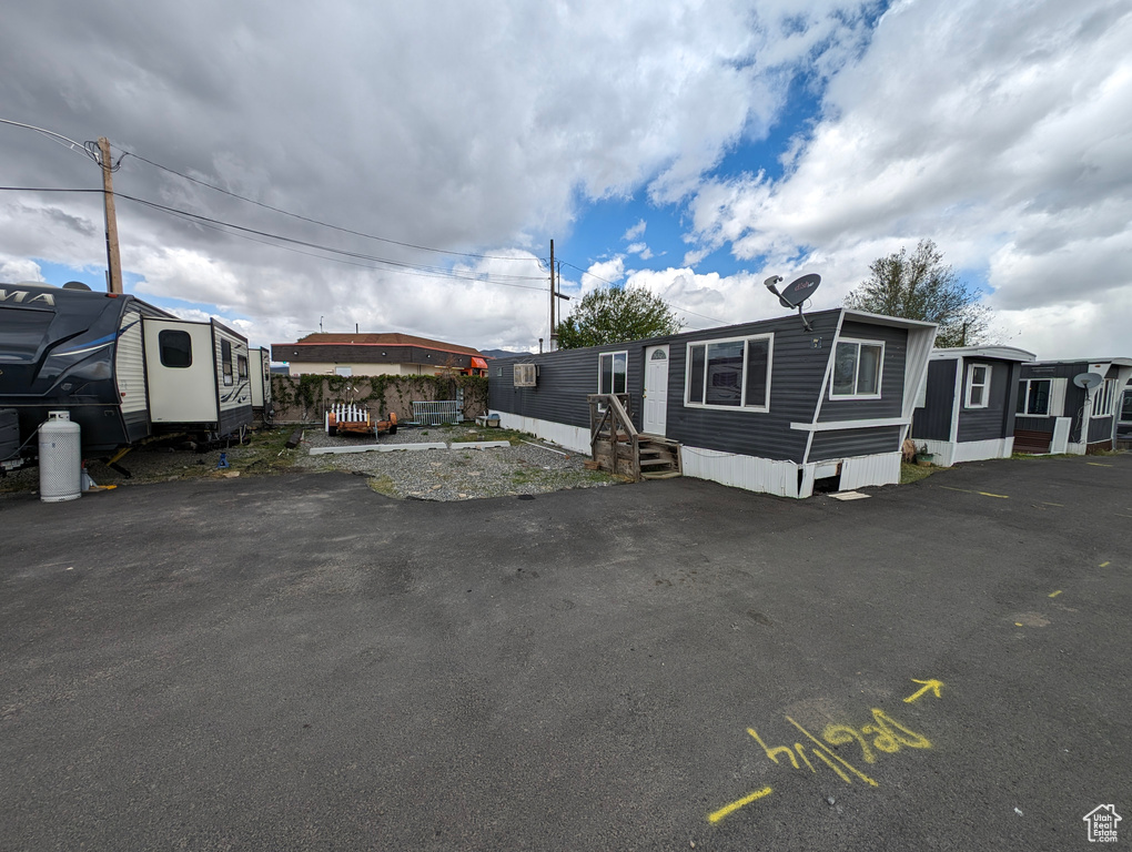 Manufactured / mobile home featuring entry steps