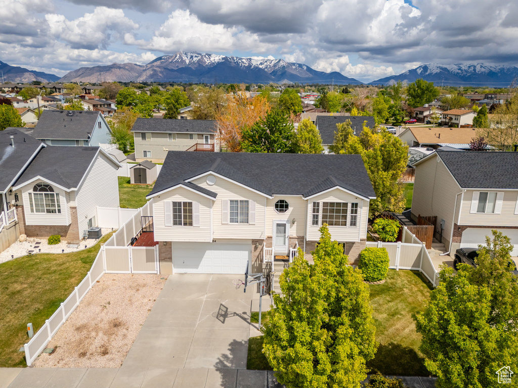 Bird\'s eye view with a residential view and a mountain view