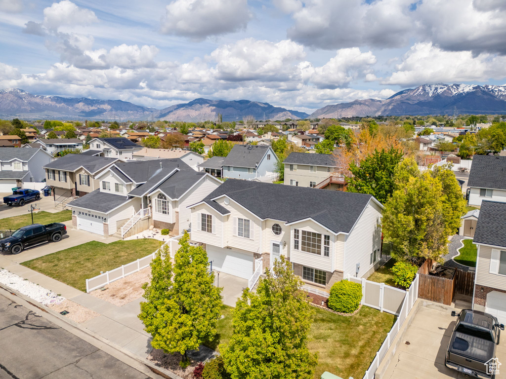 Bird\'s eye view featuring a residential view and a mountain view
