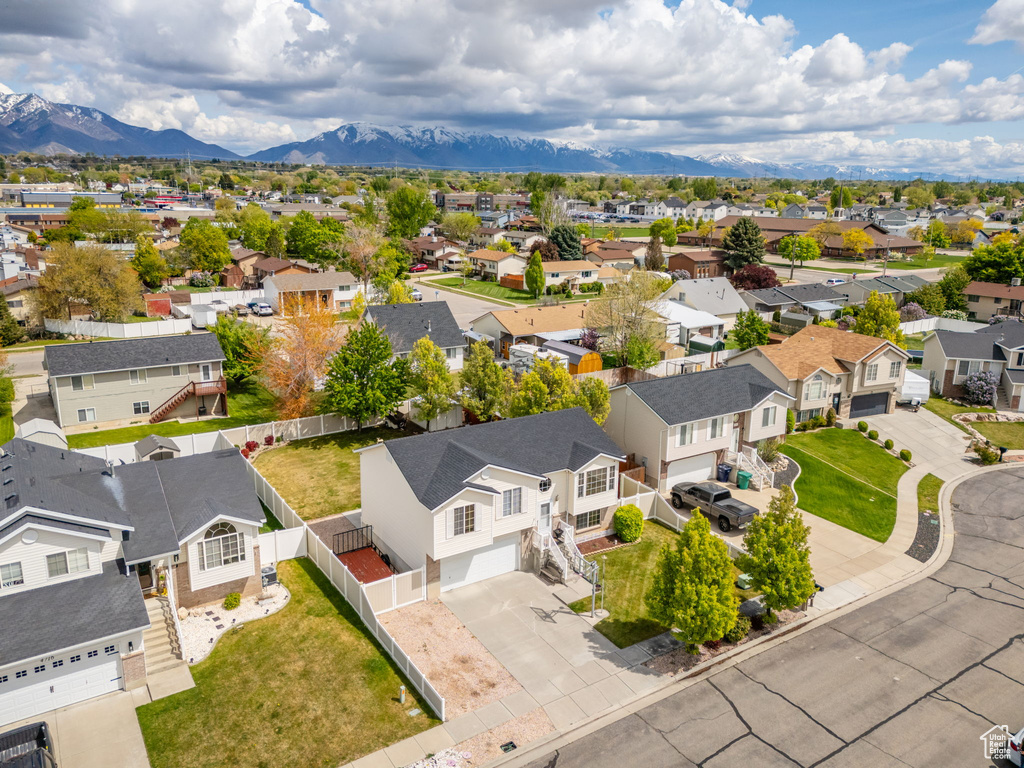 Bird\'s eye view with a residential view and a mountain view