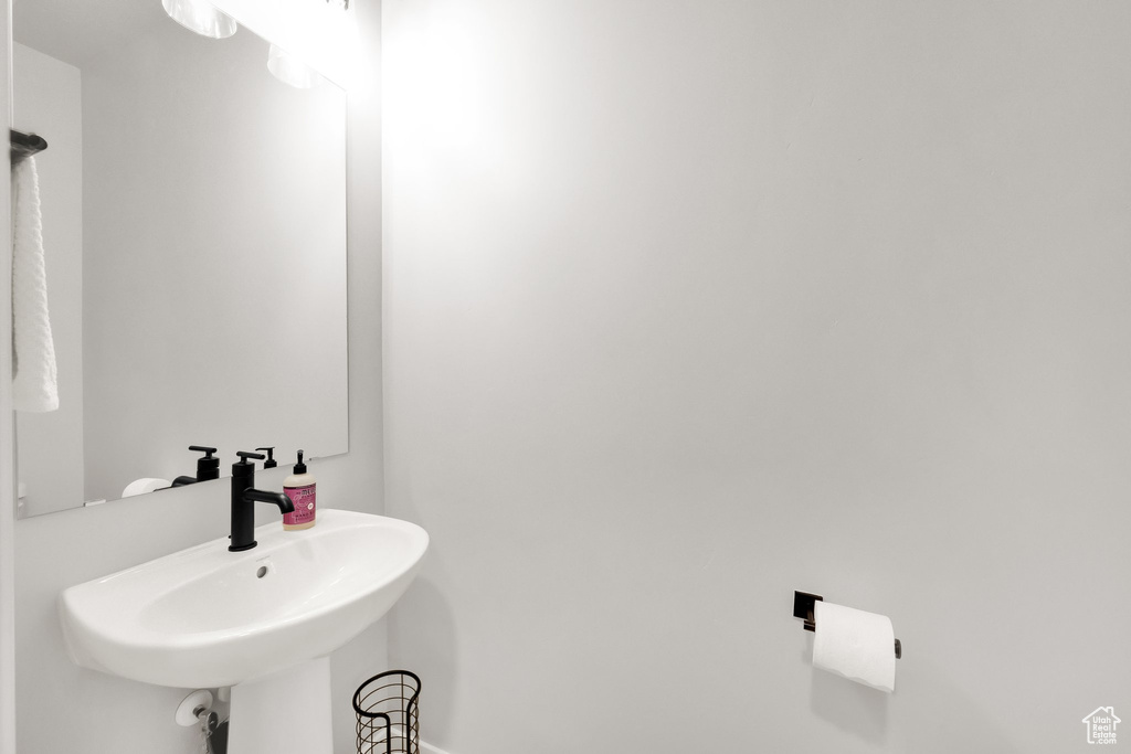 Bathroom featuring a sink