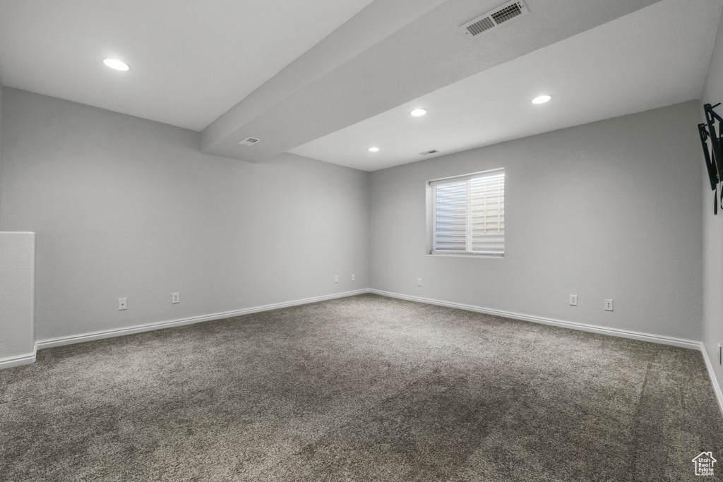 Carpeted spare room with baseboards, recessed lighting, and visible vents