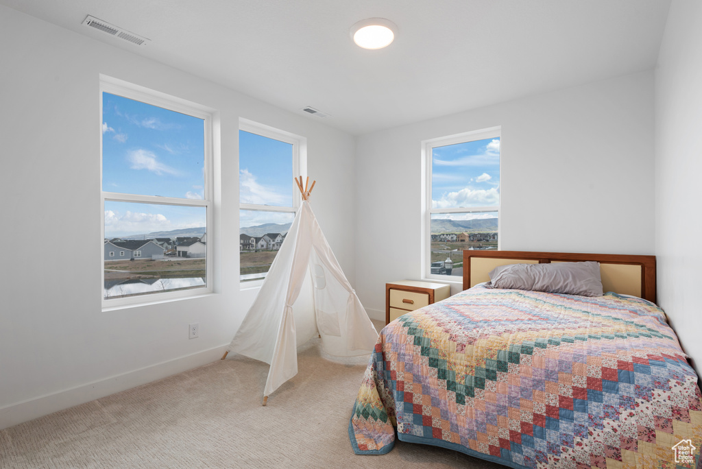 Bedroom featuring baseboards, visible vents, and carpet