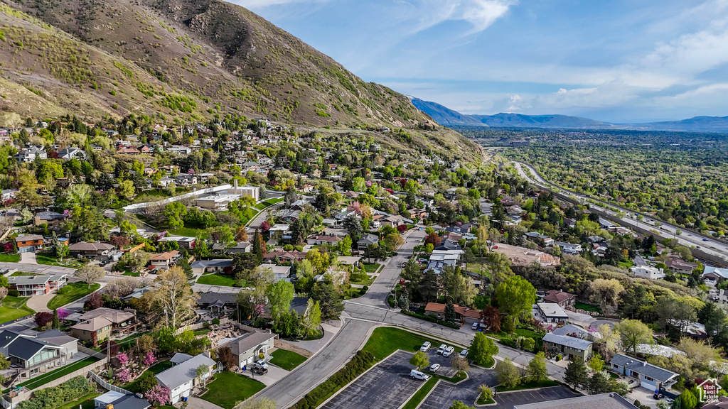 Birds eye view of property featuring a residential view and a mountain view