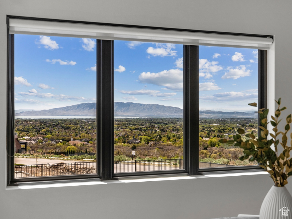 Interior details featuring a mountain view