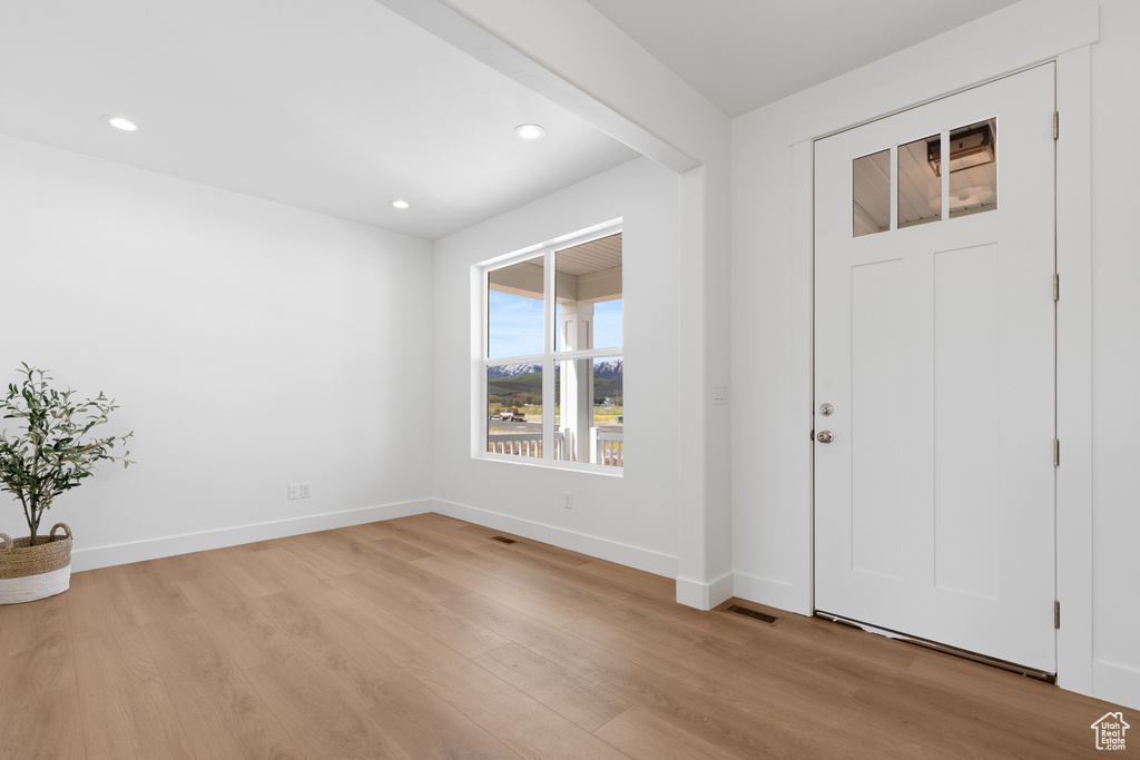 Foyer featuring baseboards, recessed lighting, light wood-style flooring, and visible vents