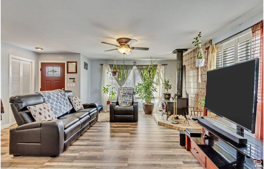 Living room with ceiling fan and light wood finished floors