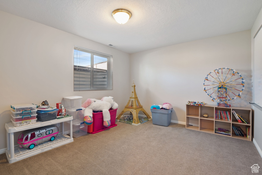 Rec room with visible vents, carpet flooring, and baseboards