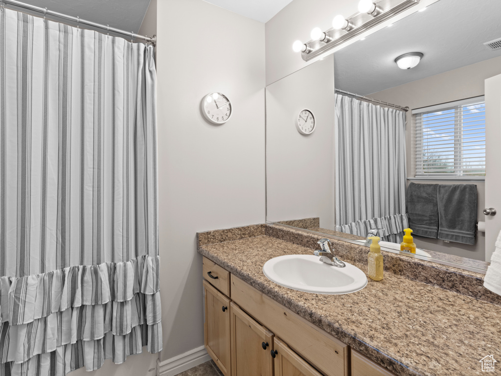 Bathroom with visible vents and vanity