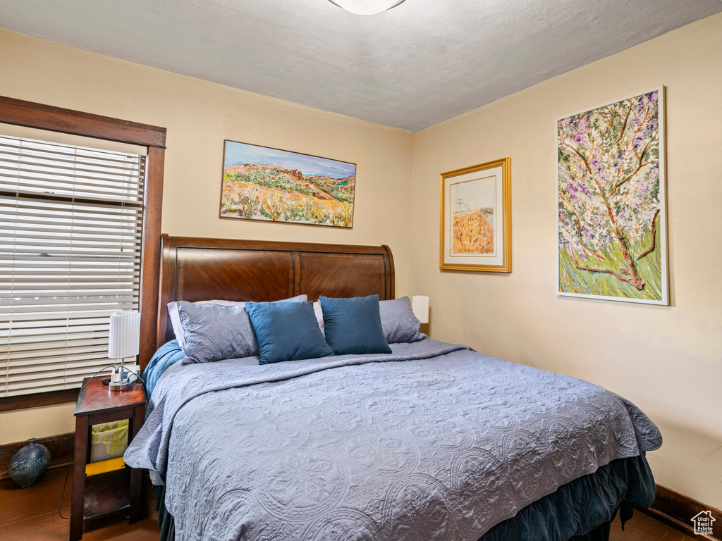 Bedroom with baseboards