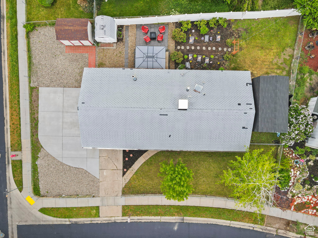 Birds eye view of property