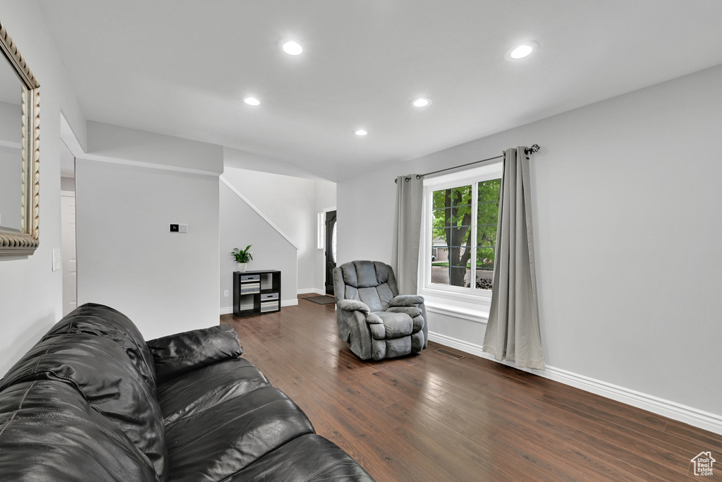 Living room with baseboards, recessed lighting, wood finished floors, and visible vents
