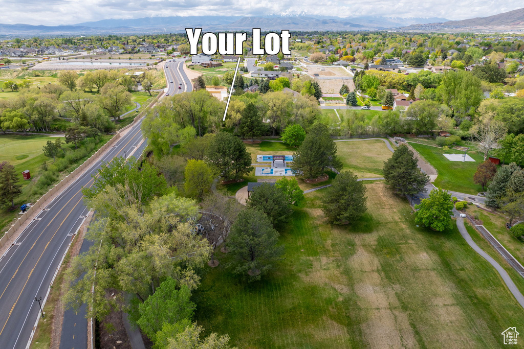 Bird\\\'s eye view featuring a mountain view