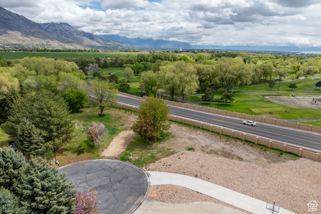 Bird\\\'s eye view featuring a mountain view