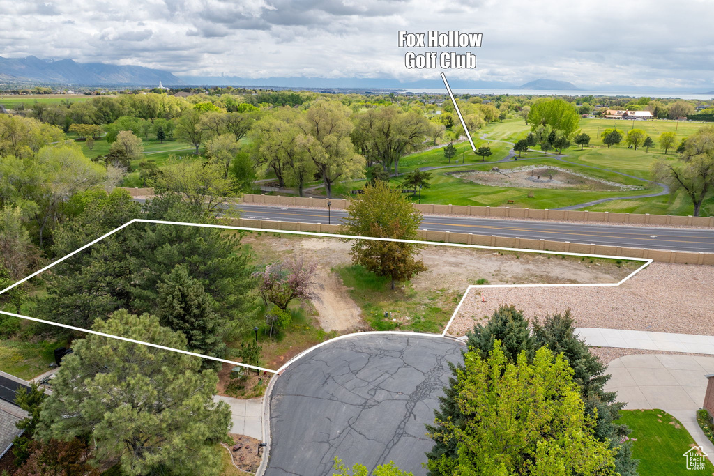 Drone / aerial view with view of golf course