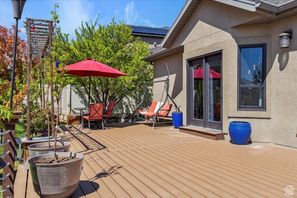 Deck with fence