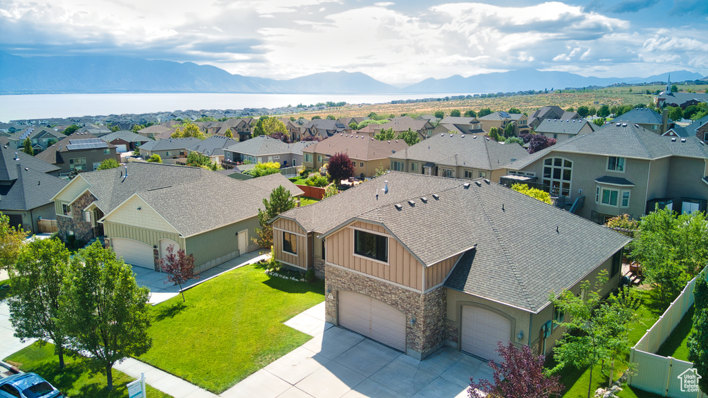 Bird\\\'s eye view with a residential view and a mountain view