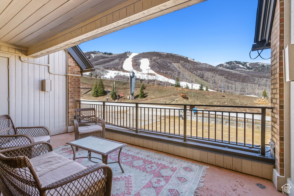 Balcony featuring a mountain view