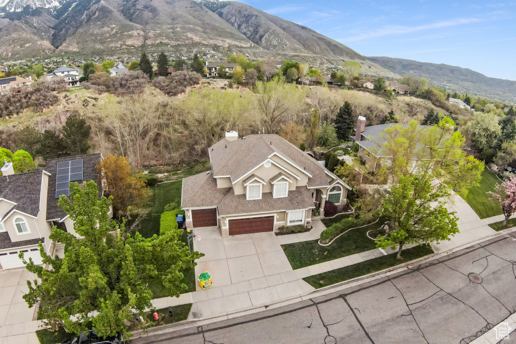 Drone / aerial view featuring a mountain view