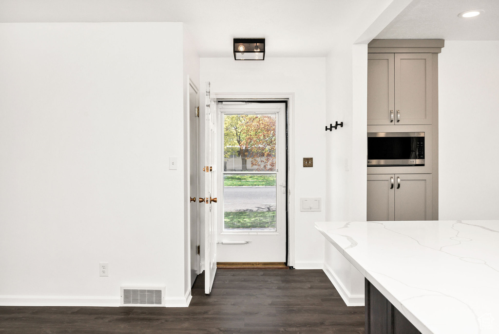 Mudroom with recessed lighting, baseboards, dark wood finished floors, and visible vents