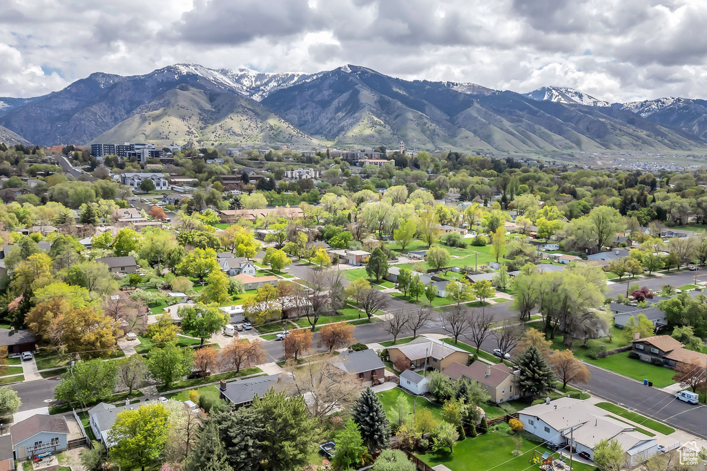 Bird\'s eye view with a residential view and a mountain view