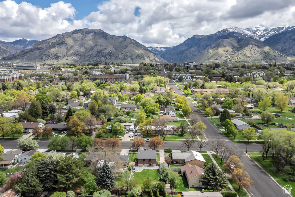 Bird\'s eye view featuring a mountain view