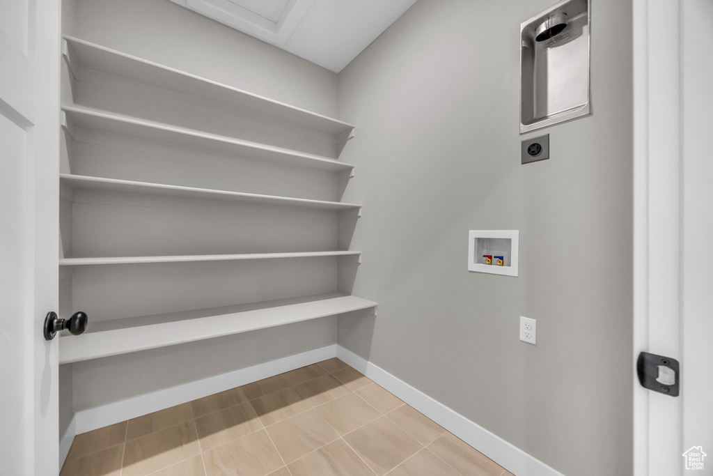 Clothes washing area featuring washer hookup, baseboards, laundry area, and electric dryer hookup