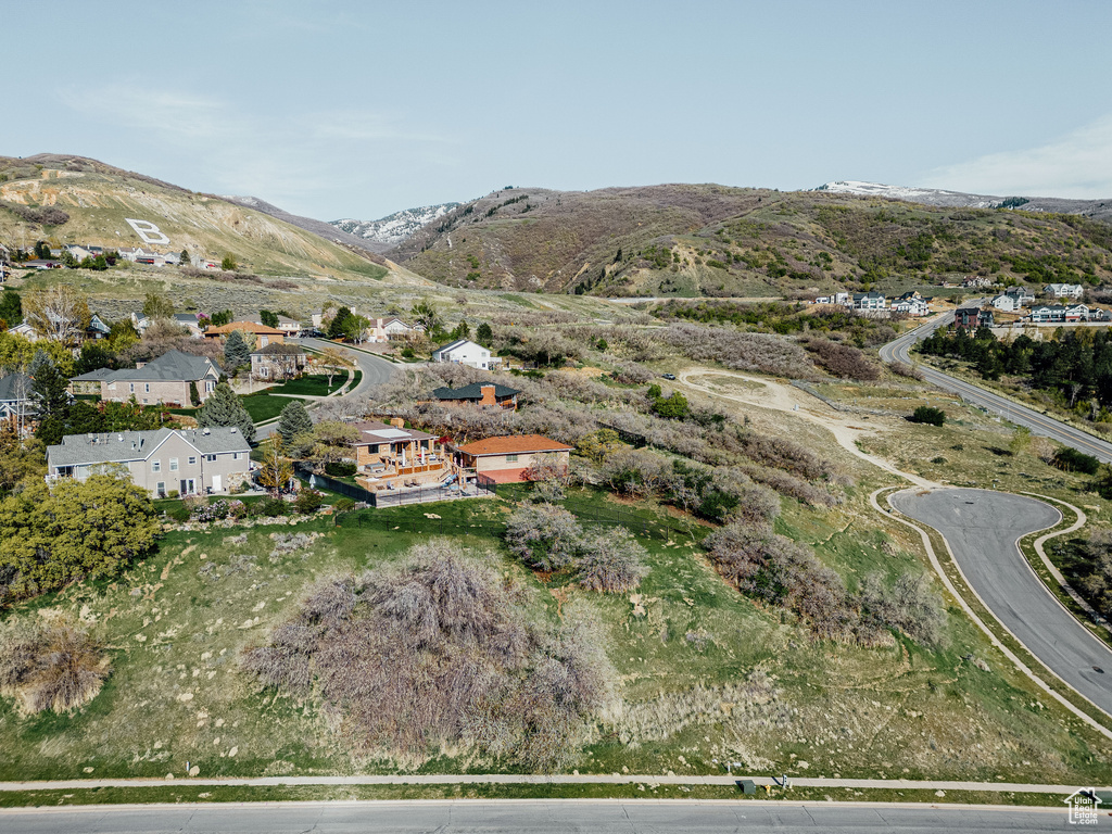 Bird\\\'s eye view featuring a mountain view