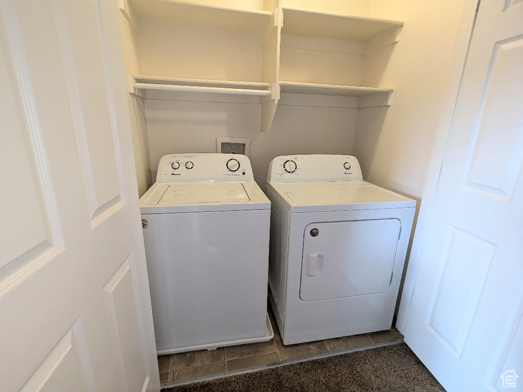 Laundry area with laundry area and independent washer and dryer