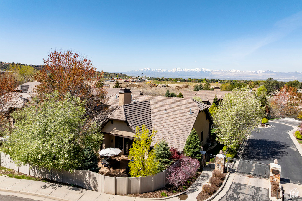 Bird's eye view with a residential view and a mountain view